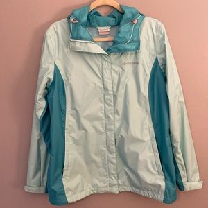 Women's Columbia rain jacket. L